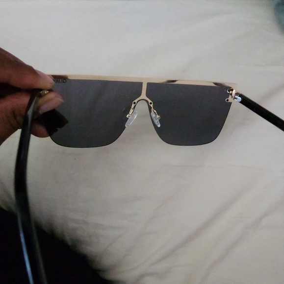 Quay Australia Sunglasses - Picture 4 of 4